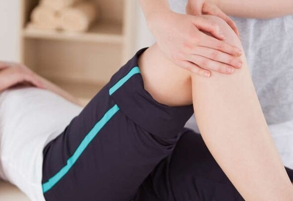 Massage zum Kniegelenk zur Arthrose